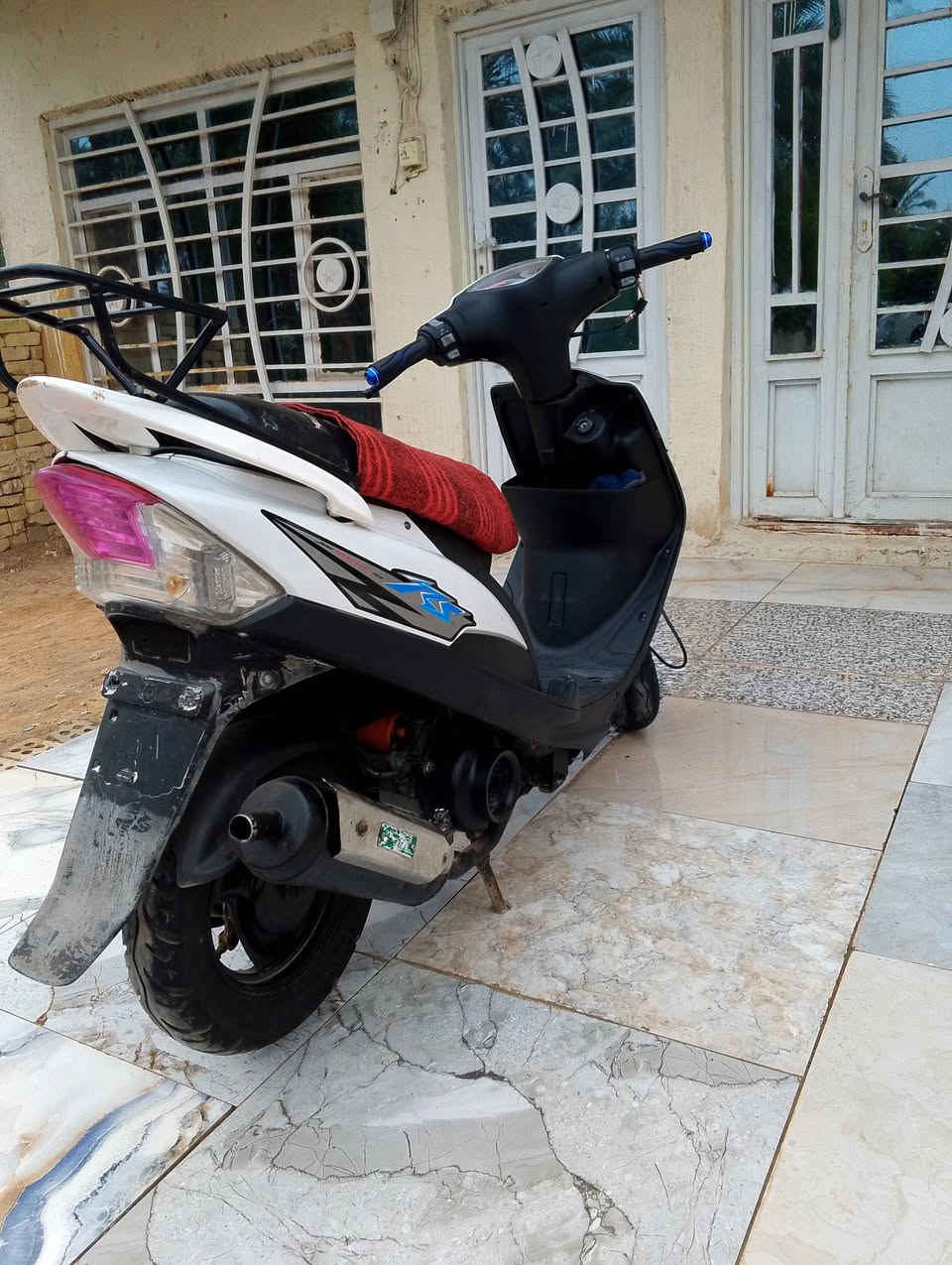 السلام عليكم دراجة ماكس عدله للبيع مابيه نقص مكينه ناعمه صالنصه رياضي كفرات ختم واحد ديشبول جديد السعر 450 وبيه مجال مكاني بابل المسيب رقمي ***********
