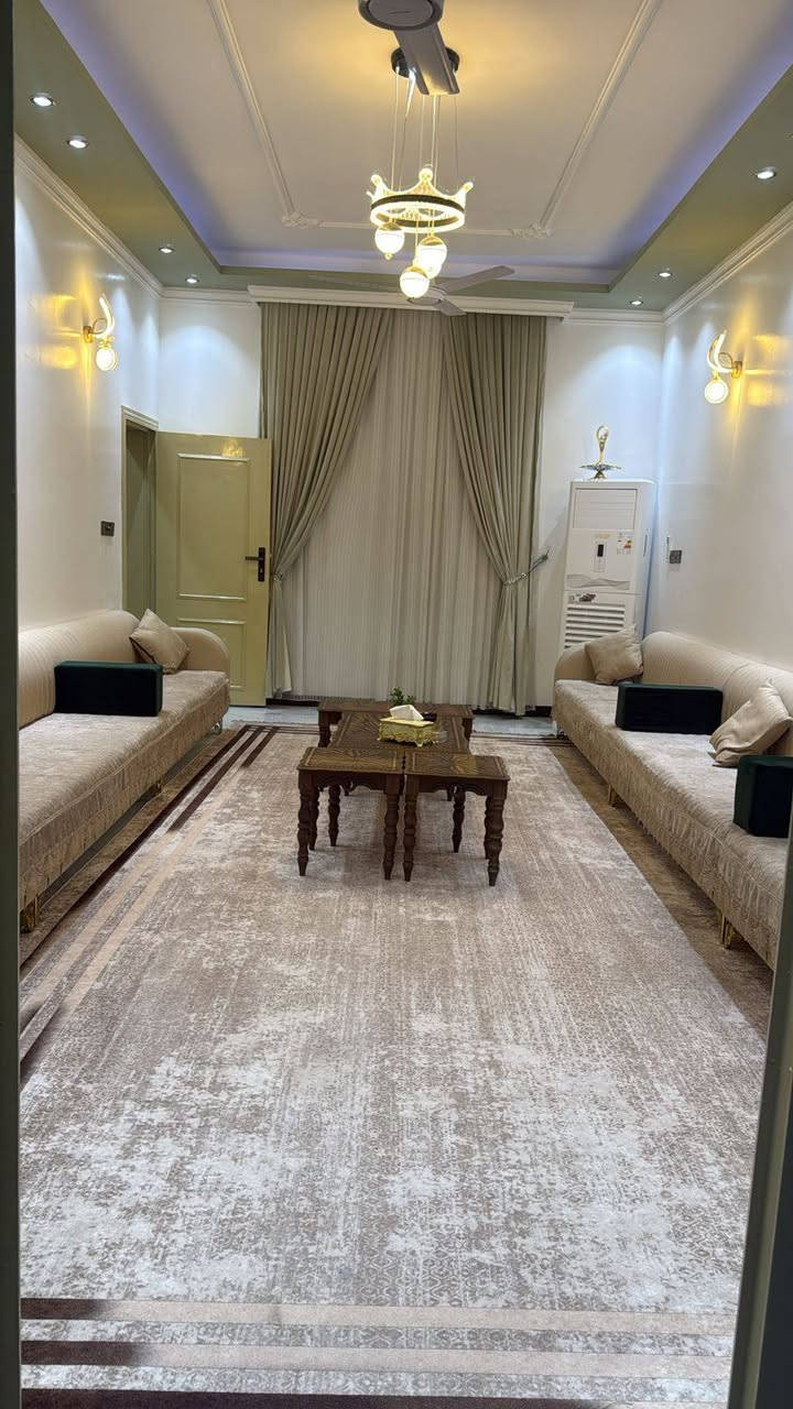 السلام عليكم بيت للبيع بمجمع حجي حسين بناء حديث درجه اولى المساحه ٢٥٥ متر الاتصال على الرقم ***********
