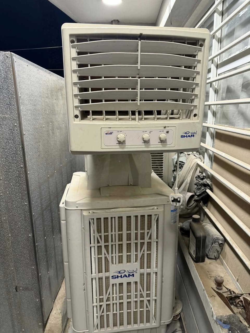 مبردة للبيع جديدة مستعملة مرة واحد السعر ٢٥٠وبيها مجال المكان الغزالية قبل شارع المرور رقم الهاتف ***********
