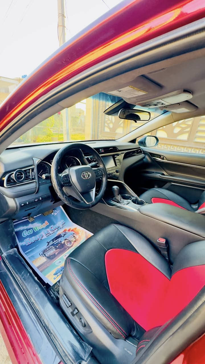 السلام عليكم 
كامري 2020 LE 
ماروني كرزي 
رقم بغداد باسمي
ماشيه ٥٢ الف ميل ٨٨ الف كيلو متر
ضرر قطعتين جاملغ وباب السايق 
السيارة نضيفه حيل وكاملة مال جناي 
مكاني المنصور 
***********
