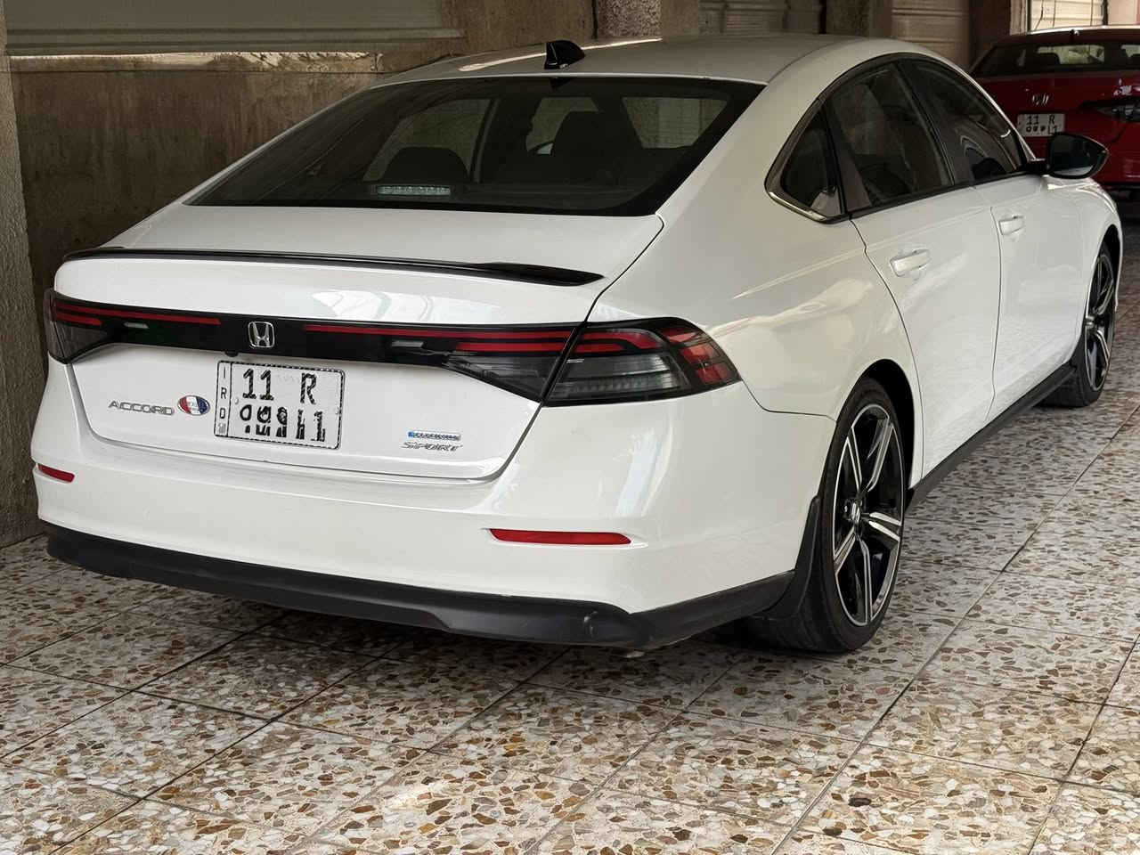 سلام عليكم للبيع فقط بدون مراوس 
هوندا اكورد سبورت 
رقم بغداد بأسمي
موديل :- 2025 
حجم المحرك :- 2.0 Hybrid

ضرر السياره :- صبغ باب وجاملغ خلفي  صور الحادث بالمنشور 

عداد المسافات :- 15.000 ميل
مواصفات السيارة :- Sport 
بصمة تشغيل 
تشغيل عن بعد  
شاشة نفكيشن
تدفئة كشنات 
شاحن وايرلس
تبريد خلفي 
لايت زنون 
رادار امامي 
رادار خلفي وجانبي 
رادار تحديد مسار 
كامرا خلفية 
فتحة سقف 
اوتو بارك 
هاند بريك بصمة 
درايف مود 
مثبت سرعة 
اوامر صوتية 
كرسي السائق كهربائية 
نظام النقطة العمياء  
سعر السياره :- 20.000$   بيها مجال بسيط 
مكان السيارة بغداد حي الجامعه
للاستفسار ***********
