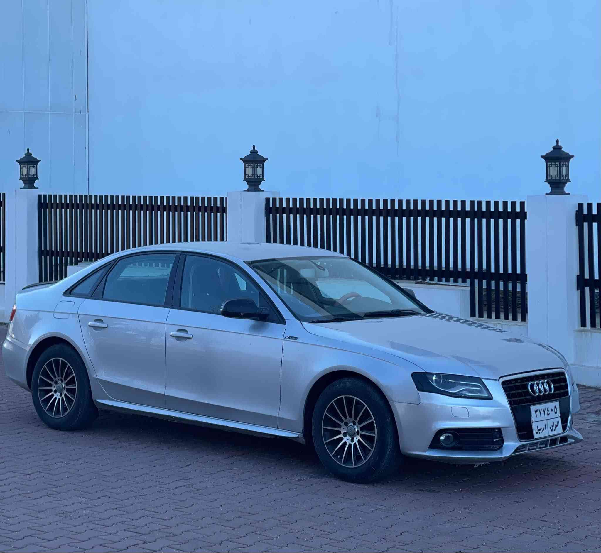 رقم كورك - ***********
واتساب -***********
للبيع و مراوسه 
سيارة اودي A4 موديل 2011 فول مواصفات ماعدا فتحة السقف محرك 4 سلندر گير محرك كهربائيات كله جديد و شرط 4 تايرات جديد سعرها 88 ورقه و بيها 20 ورقه غرامه ينزل ع سعرها تحويل شرط السياره بيها 2 صبغ بدون دواخل مكان السياره عقره بين اربيل و دهوك اكر, نينوى
