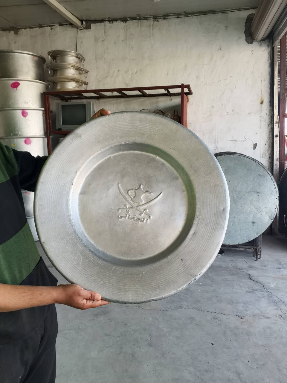 صواني للبيع قياس 60 العدد 50 للاتصال ***********
