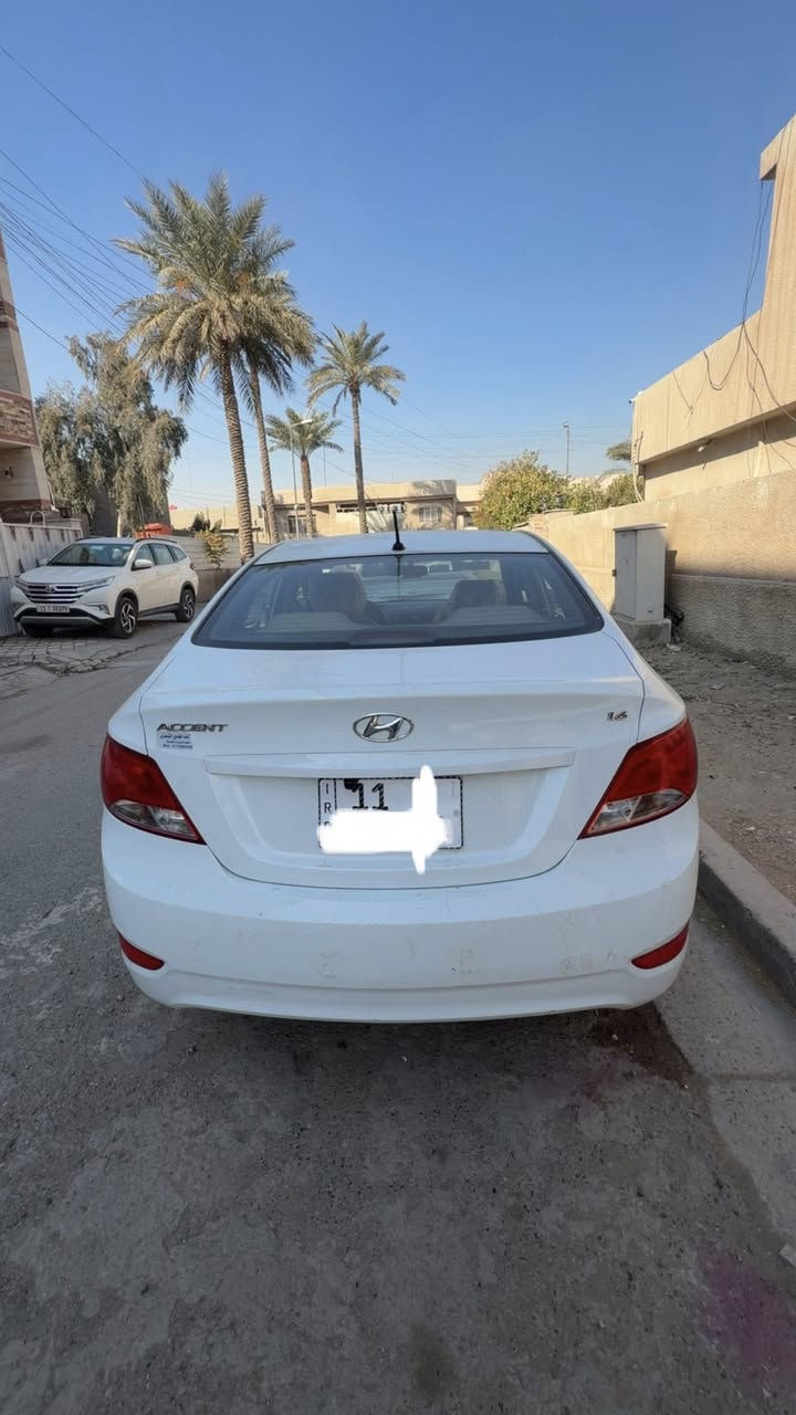 السلام عليكم 
اكسنت 2015 خليجي رقم بغداد بأسمي 
مكينة 1600 للبيع 
مواصفات 1/1 لايت ابو ليد 
ماشية 128 الف كيلو 
السعر 117 بي مجال 
مكاني بغداد زيونة 
***********
