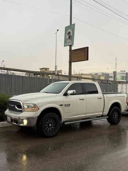 السلام عليكم دوم رام 2017 لارامي فول 
خليجي بيه صبغ جاملغ فقط اثر طخه دراجه 
سياره عليه دبل وطبلات وشمعات برفندر مرفعه 2 انج 
ويل xf 
سياره جاهزه من كلشي ومصروف هواي عليها
مكان السياره العماره 
اليعر 265$ 
*********** 
الجناي يعرف مواصفات السياره وسعر الامريكي عن الخليجي يختلف 
وتحياتي الكم 🤍
