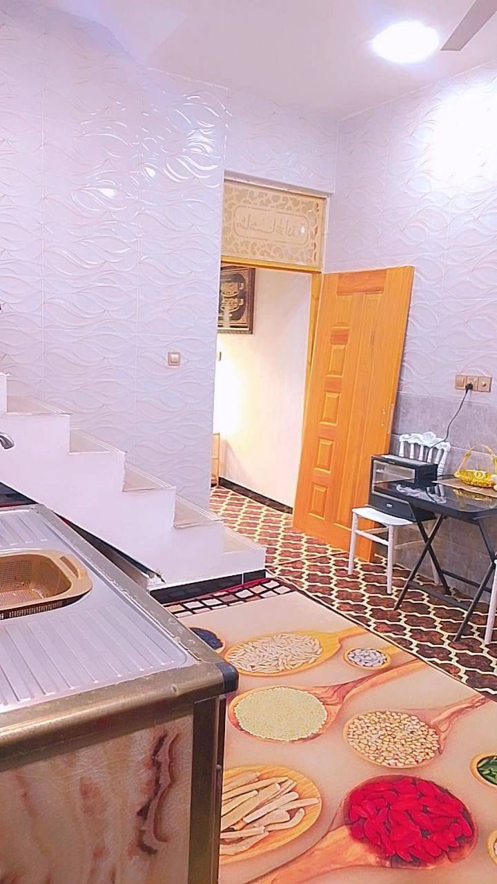 سلام عليكم بيت للبيع عنوان سويب شرطه خامسه مساحته 50متر تفاصيل بيت داخل فديو 
سعره 50 وبي مجال بسيط 
رقم صاحب بيت ***********
