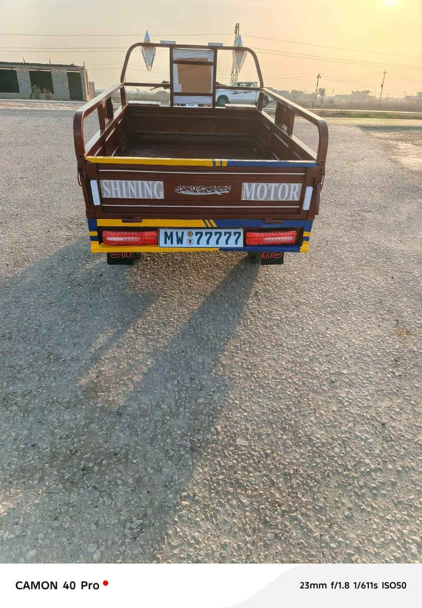 السلام عليكم ستوته للبيع موديل 15 مقفوله كفاله عامه محرك 23 مالكها بابل تجمع تساهله اوراق كفاله عامه مليون 200 و50 وبيها مجال***********
