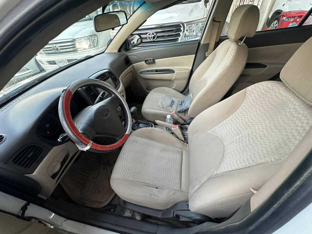 بسم الله الرحمن الرحيم 
هونداي اكسنت موديل ٢٠١٠ فول ( سلايت ) بدون صبغ رقم اربيل به مكانين بارد محرك حجم ١٦ 

مكان السيارة / اربيل
السعر ١٠٥ $ وبه مجال بسيط
للتواصل / *********** أربيل, العراق
