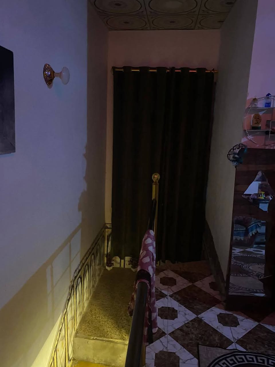 دار للبيع طابو صرف في حي ميسان
قطاع 77
المساحة 50 متر 
الواجهة 5 متر 
النزال 10 متر 
عرض الشارع 10 متر 
البيت عالي عن الشارع
البيت طابقين بناء صب كونكريت 
الطابق الأول/ مطبخ و و صالة وصحيات 
الطابق الثاني صالة كبيرة
السعر/ 67 مع المجال 
لمزيد من التفاصيل الإتصال على الرقم التالي 
***********
ابو حسن الخفاجي
