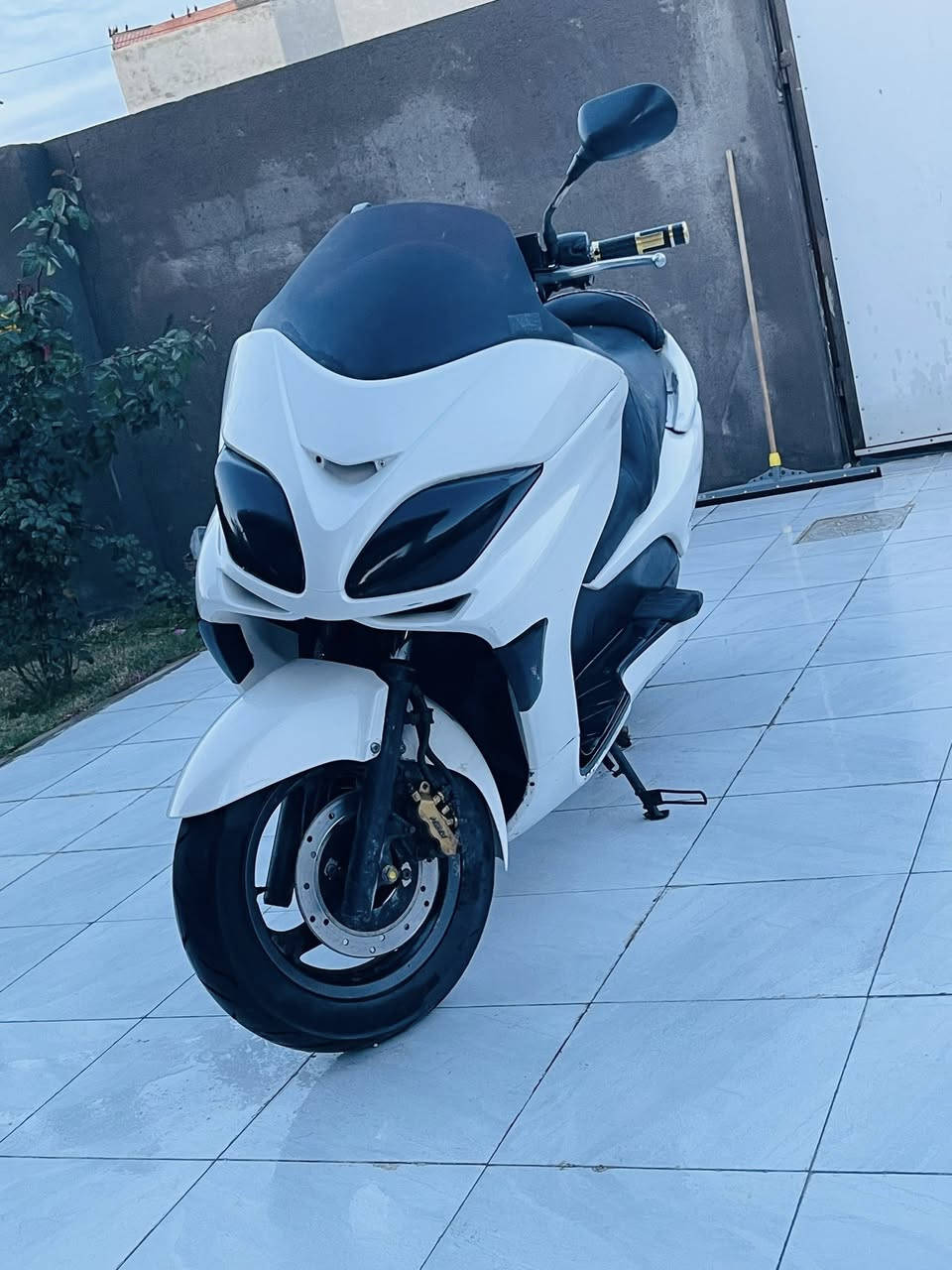 سلام عليكم فورزه 08 مكفوله كفاله عامه اوراق كامله مدفوعه كمرك جاهزه للترقيم 6 كير 3 تحويلات بصمه سويج طوارئ استاند حساس كلوب جنطه جك جنطه دراجه بلاديه وجديده 
لون ابيض كهربائيات كله شغاله وبلاديه عالي ناصي اشاير دبل اشاره تخم تاير مال يابان/ 
//مكان بآبل توصيل موجود 🚚// سعر مليون 300 وبيه مجال 
//***********//
