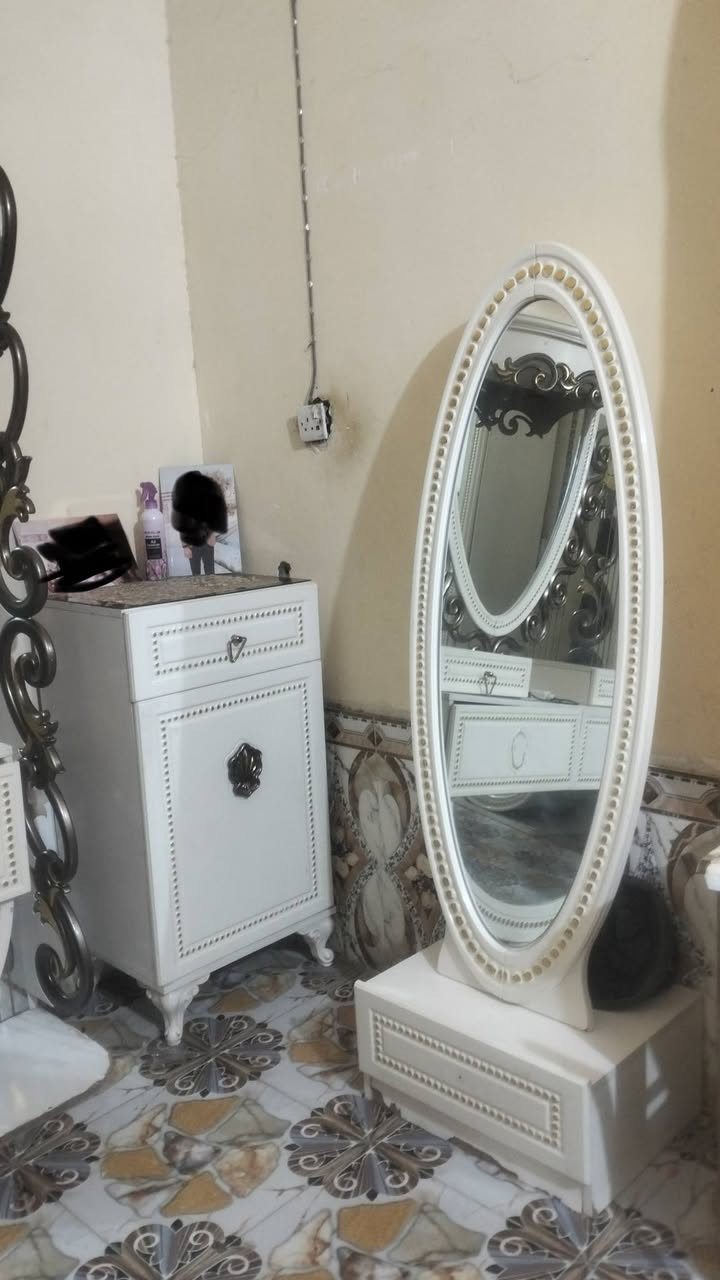 مكلـف بالنشر 📢
غرفة اخشاب ايطالي كنتور ابو الـ6 نظافة الغرفة 85٪ السعر خاص مكاني ناحية الفضلية ***********
