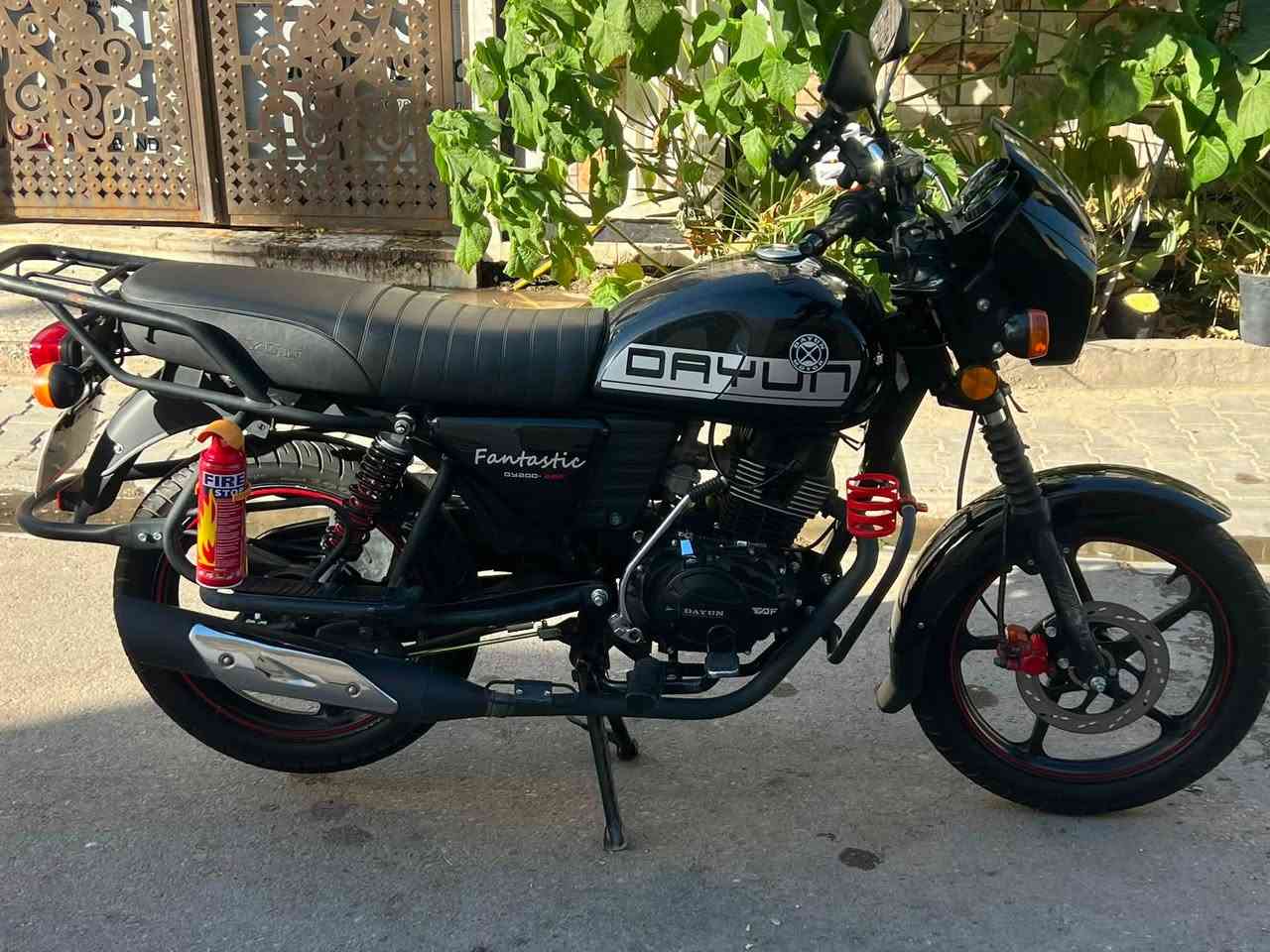 دايون كلاسك 26للبيع سعر الدراجه 2500يعني مليونين وخمسميه وبيهامجال مكاني الشعب للتفاصيل هاذ رقمي ***********
