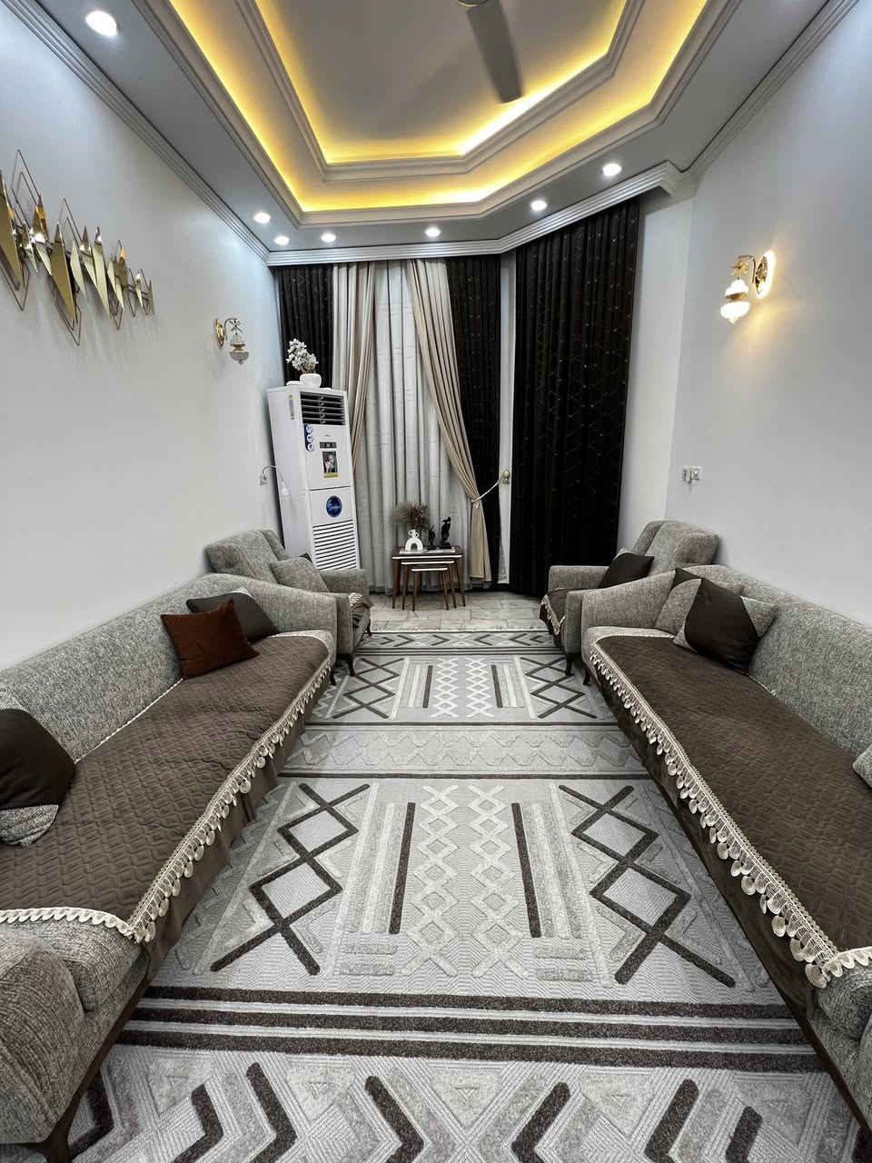 دار للبيع المساحة 103 متر  
بناء حديث  درجة اولى 2023 على شارع عريض
التفاصيل
واجهه 6.20
نزال 16.65
4 غرف نوم 
ارضيات مرور 

للاستفسار 
***********
