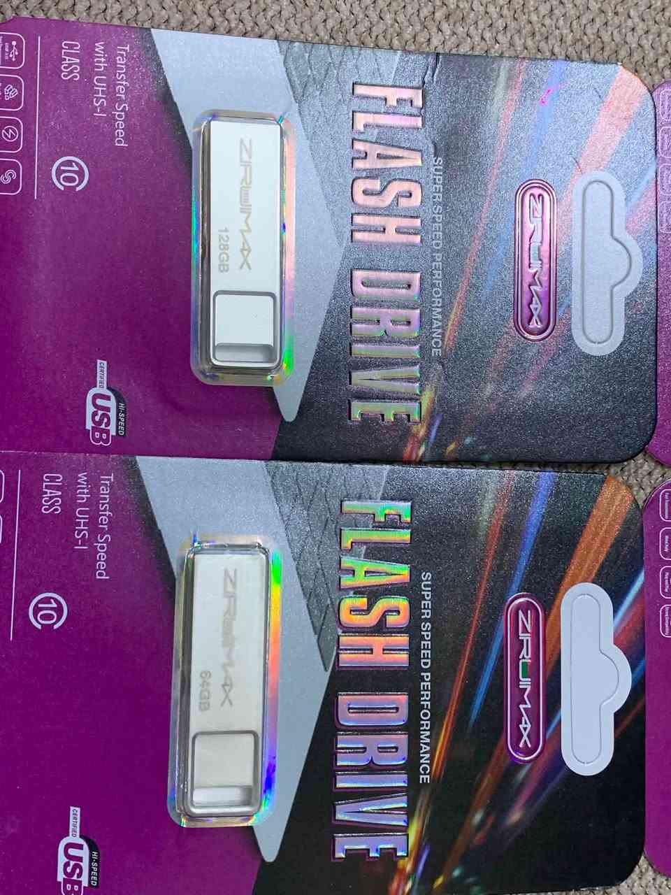افلاشات. Usb. 64. وً. 128.  و.  32.  و.  16. كيكه. مع. ضمان. شهر.  توصيل محافظات.  ***********
