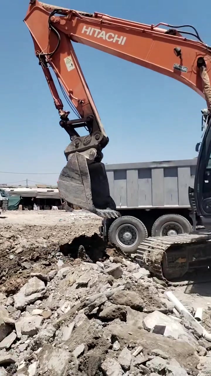 تفليش الدور ورفع الانقاظ وتعديل الارضيه وفرش السبيس بمواده فقط ***********
