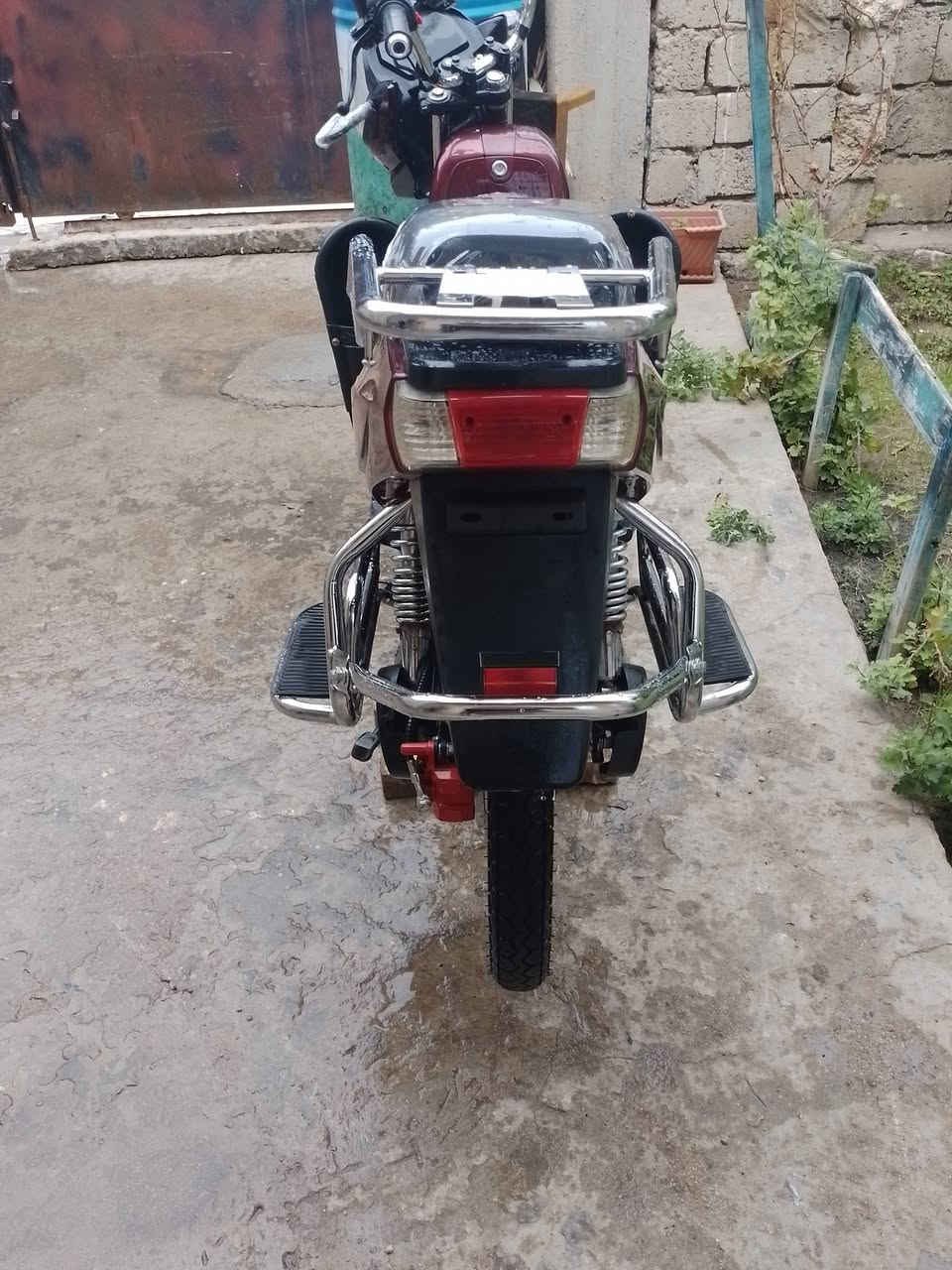 السلام عليكم 
هارلي شحن من شركة E-power 
موديل 25 بطاريات 5 قبل شهر شديتهن عالفحص 
نظام بك رجوع للخلف 3 سرع لايت عالي وناصي هورن اصلي بريكات أمامي وخلفي فج الأصلي نوعية درجة أولى مستخدم قليل الدراجة كلها بعدها عالفحص 
سعرها كلش مناسب 
عنواني بالتاميم بالدواجن 
***********
