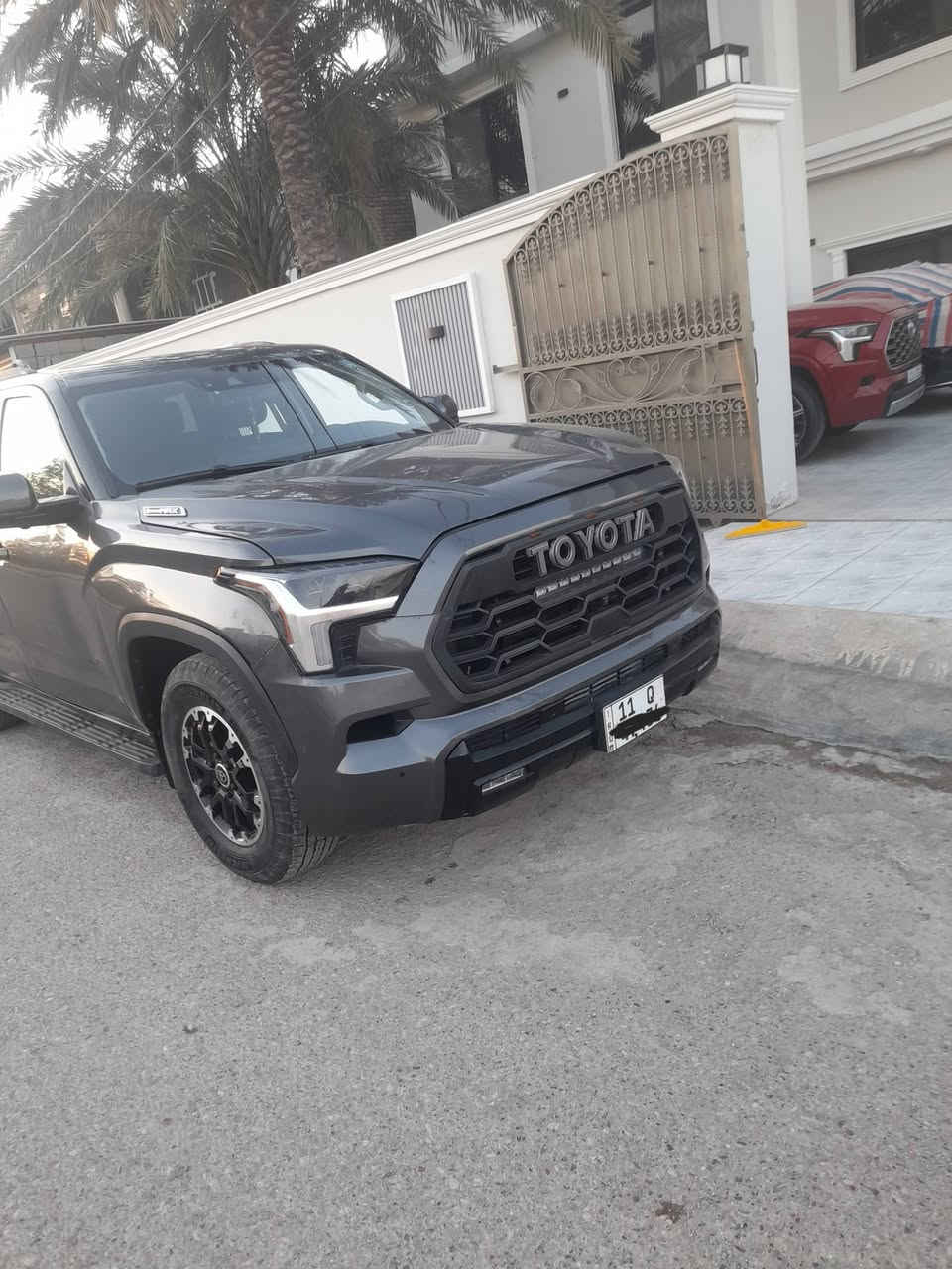 سلام عليكم 
تيوتا سيكويا ٢٠٢٣ هايبرد توين تيربو TRD of road وارد امريكي حادثه بنيد مبدل بلاد  وجاملغ و الباب مصلح و مصبوغ و ارباكات مرجع سستم بلادي و صور حادث مرفقه وي الصور مواصفاته ماشيه ٣١  الف كيلو متر 
محرك ٦ سلندر ٣٤٠٠ توين تيربو 
بصمه تشغيل وابواب وتشغيل عن بعد 
مري شفط وقلاب 
فتحة سقف 
7راكب 
شاشه صغيرة  كامره دواره 360 درجة 
تبريد ٣ قطع 
 رادار امامي خلفي جانبي توقف ذاتي تحديد مسار قياده ذاتيه وظعيات قياده وهواي بعد بيه مواصفات 
رقم بغداد الدولي بأسمي تحويل مباشر 
سعر 490 $ وبيها مجال 
سيارة موجود بديالى بعقوبة 
الاستفسار الاتصال ***********
