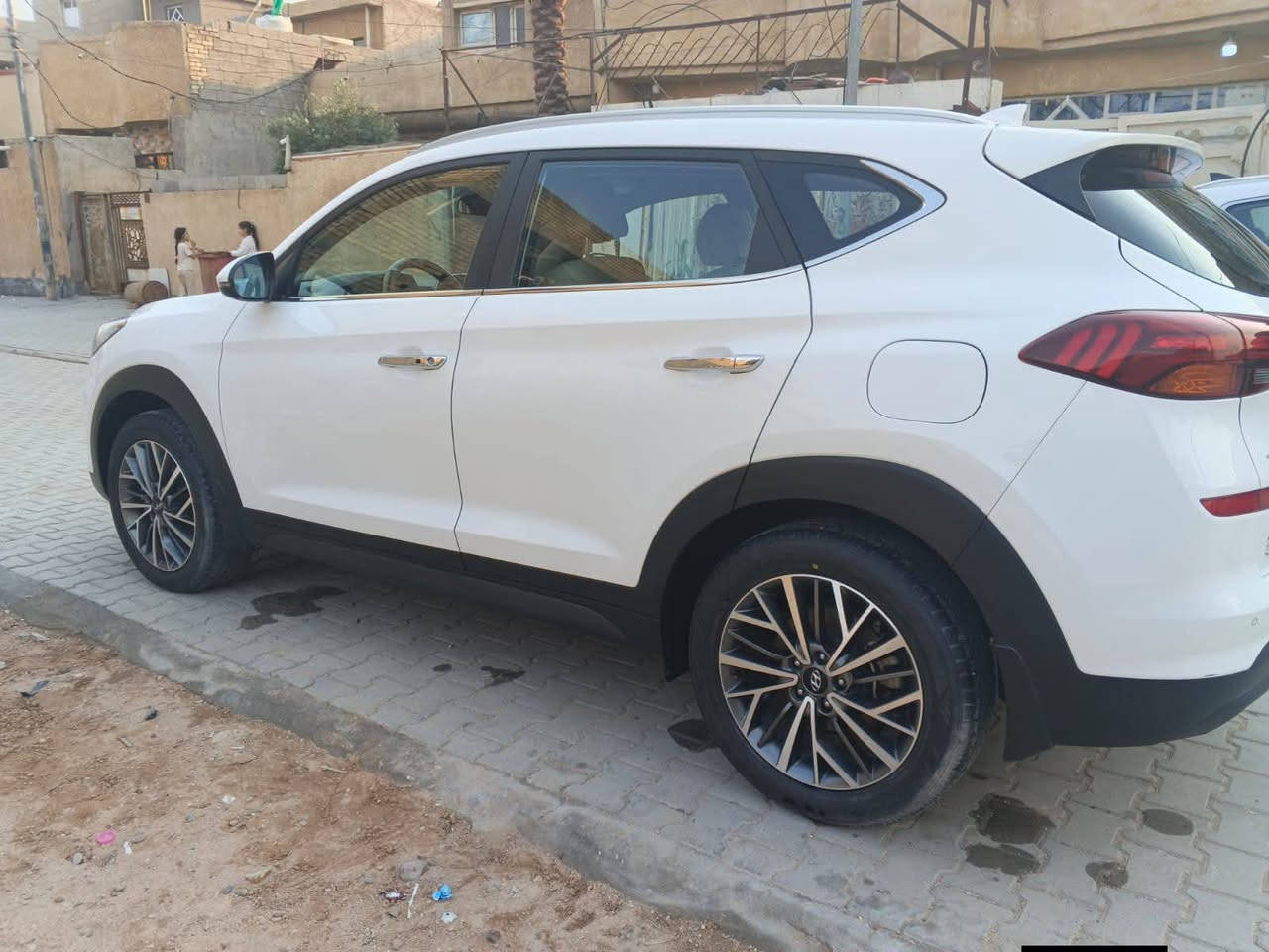 توسان موديل 2020 خليجي بيه قطعتين صبغ جاملغ وبنيد رقم أربيل تحويل مباشر أو وكاله  السعر 165
فول مواصفات كوري سايد بريك ب الرجل مكان واسط العزيزيه 
***********
كير مكينه وتخم تاير حداديه كله جديده بالعافيه ع يأخذه
