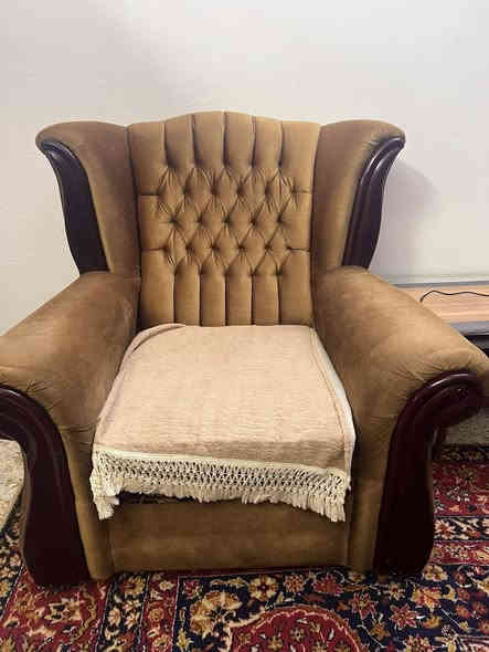 السلام عليكم 
تخم مستعمل عدد ٩ أشخاص 

بوفيه 

للاتصال ***********
