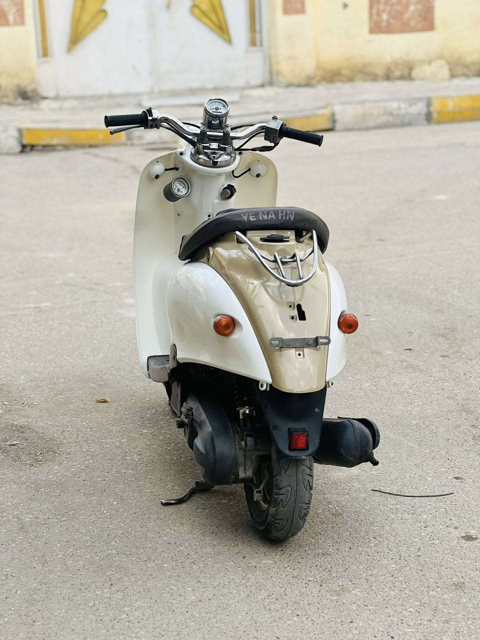 دراجه مصريه للبيع  
راجه جديده مامفتوحه مكينته ناعمه نضافه كدامك دراجه كامله ماعوزها اي شي كهربائيات كله شغاله هورن لايت اشاير سلفه شغال شخاطه عطلانه بس سعره 300 وبيه مجال مكاني ناصريه مركز 
 ( صالحيه قرب مجمع سنتر صالحيه )رقمي ***********
