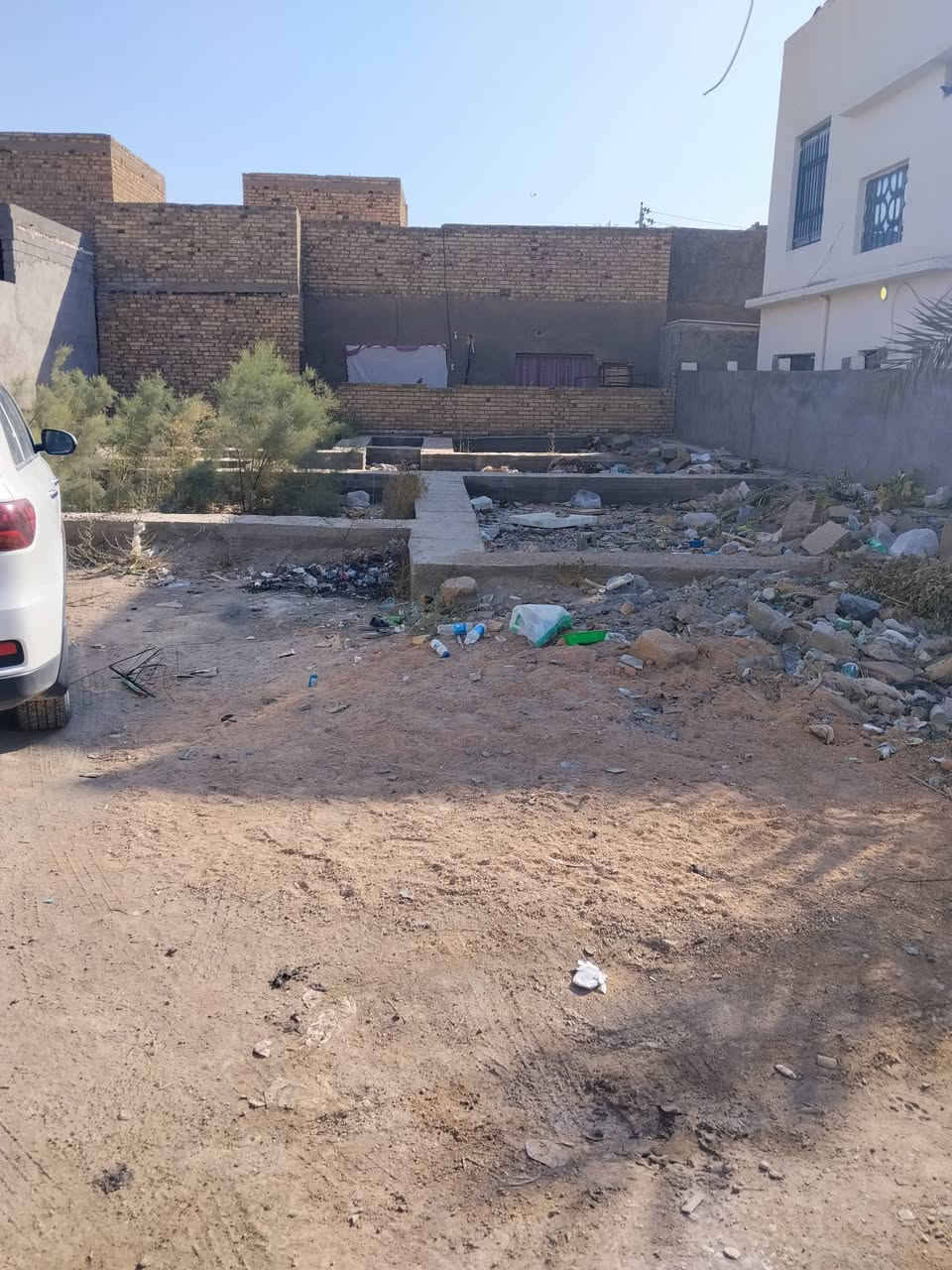 ياالله السلام عليكم للبيع قطعه 250متر طابو صرف موقع حي الاسره شارع القاضي بيه بتلو استقبال وصالتين ومطبخ وغرفتين
وصحيات داخليه و خارجيه سعر 55وبيه مجال 
الاستفسار 
***********
***********
