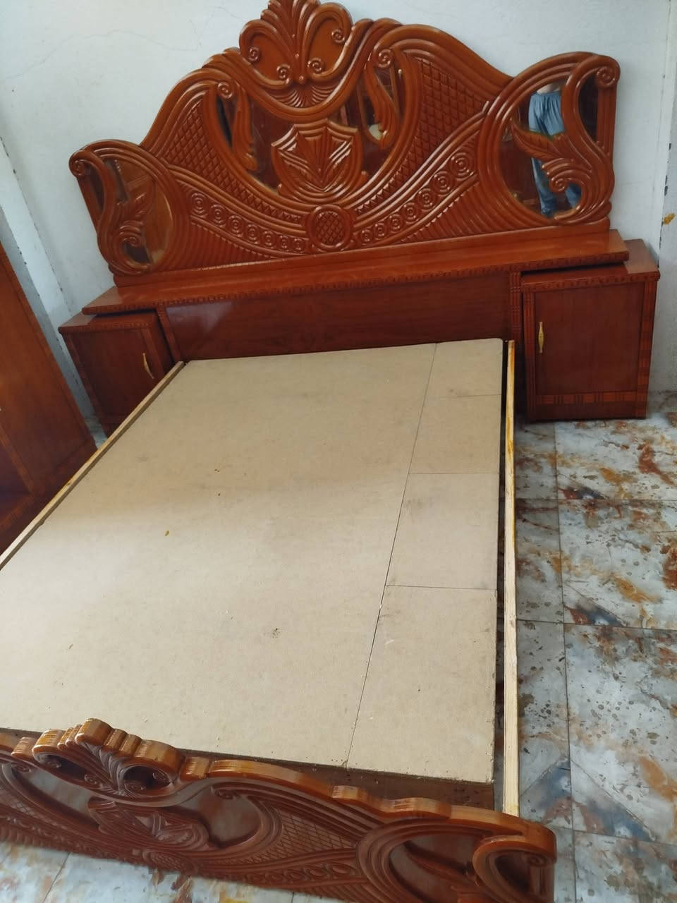 غرفه أم سته تزكام للبيع
داخل وخارج صاج ضهر جرجوبه 
شد براغي سعر 950 وبي مجال 
العنوان العزه القديمة 
***********
