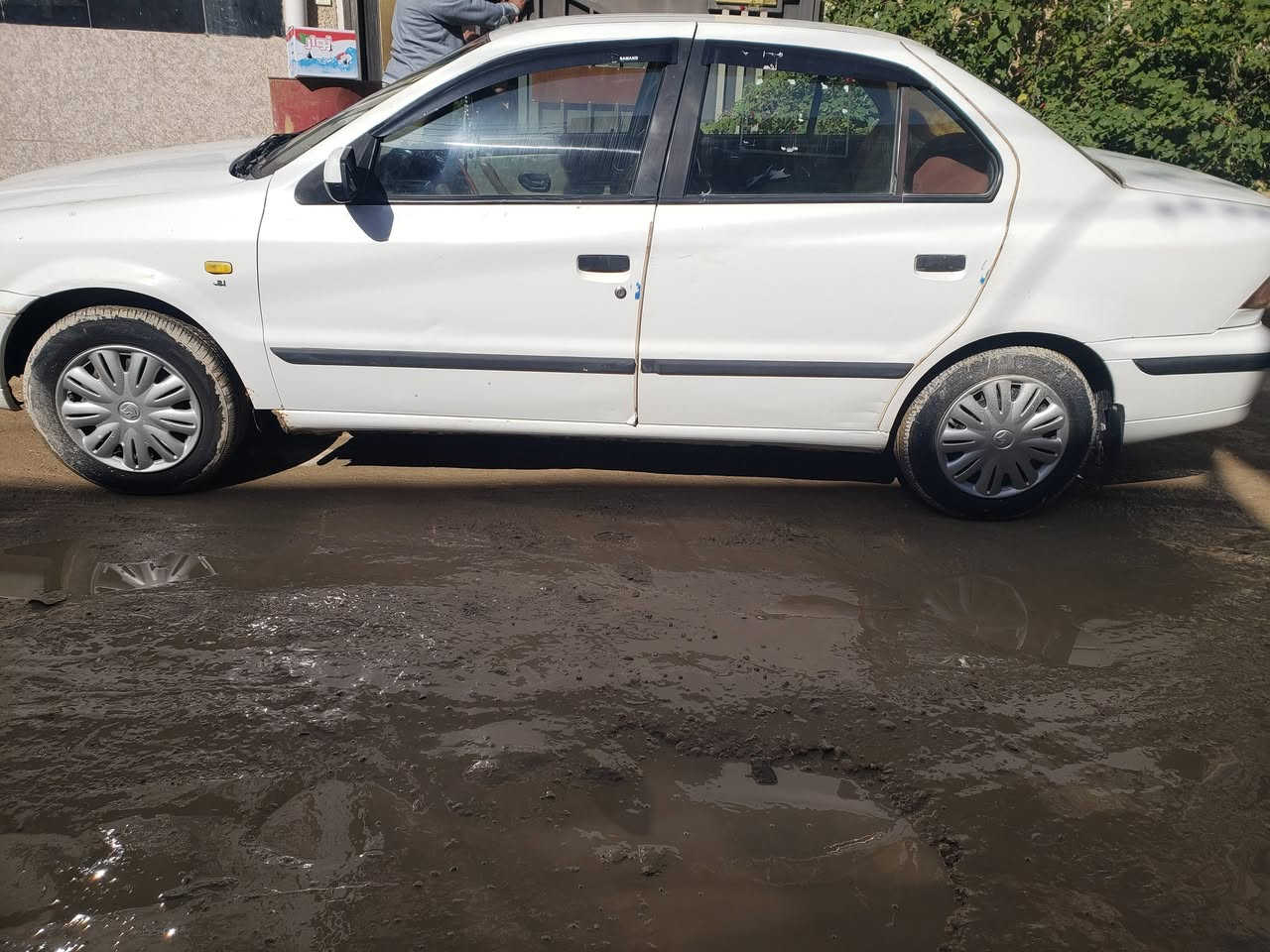 سلام عليكم
سياره سمند للبيع 

مواصفات السياره / 
باب  اليمين مبدله 
الاماميه والخلفية مبدلات جديد 
سعر 40 ورقه وبيه مجال للشراي
مكاني كربلاء 

***********
