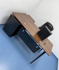 ميز مكتبي • حجم كبير