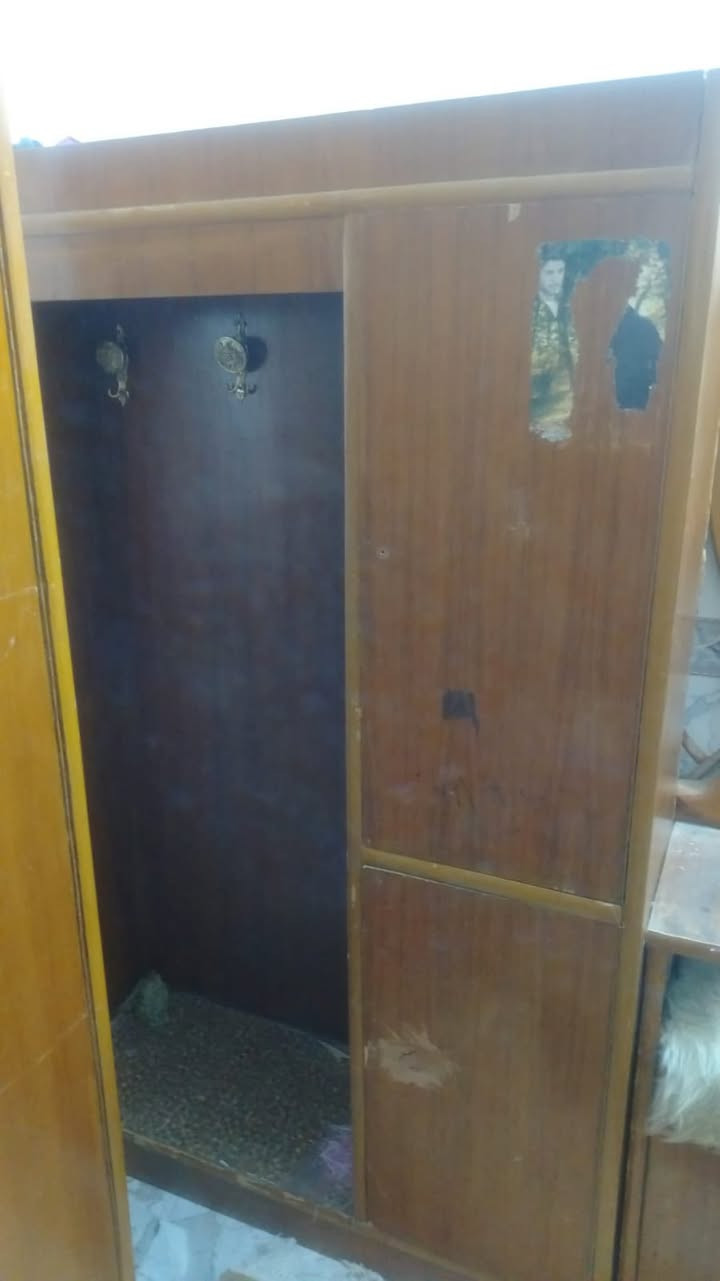 للبيع غرفة نوم كاملة بحالة جيدة 🌸
تتكون من:

* سرير
* تسريحة ويا مراية
* دولاب ملابس كبير
* كومدينة جانبية

حط سعرك اذا عجبني ابيع
الموقع: الرمادي
للاستفسار مراسلة خاص �


**إذا كنت صاحب هذا الإعلان وتريد حذفه لأي سبب، رجاءا أرسل رسالة إلى الدعم الفني**