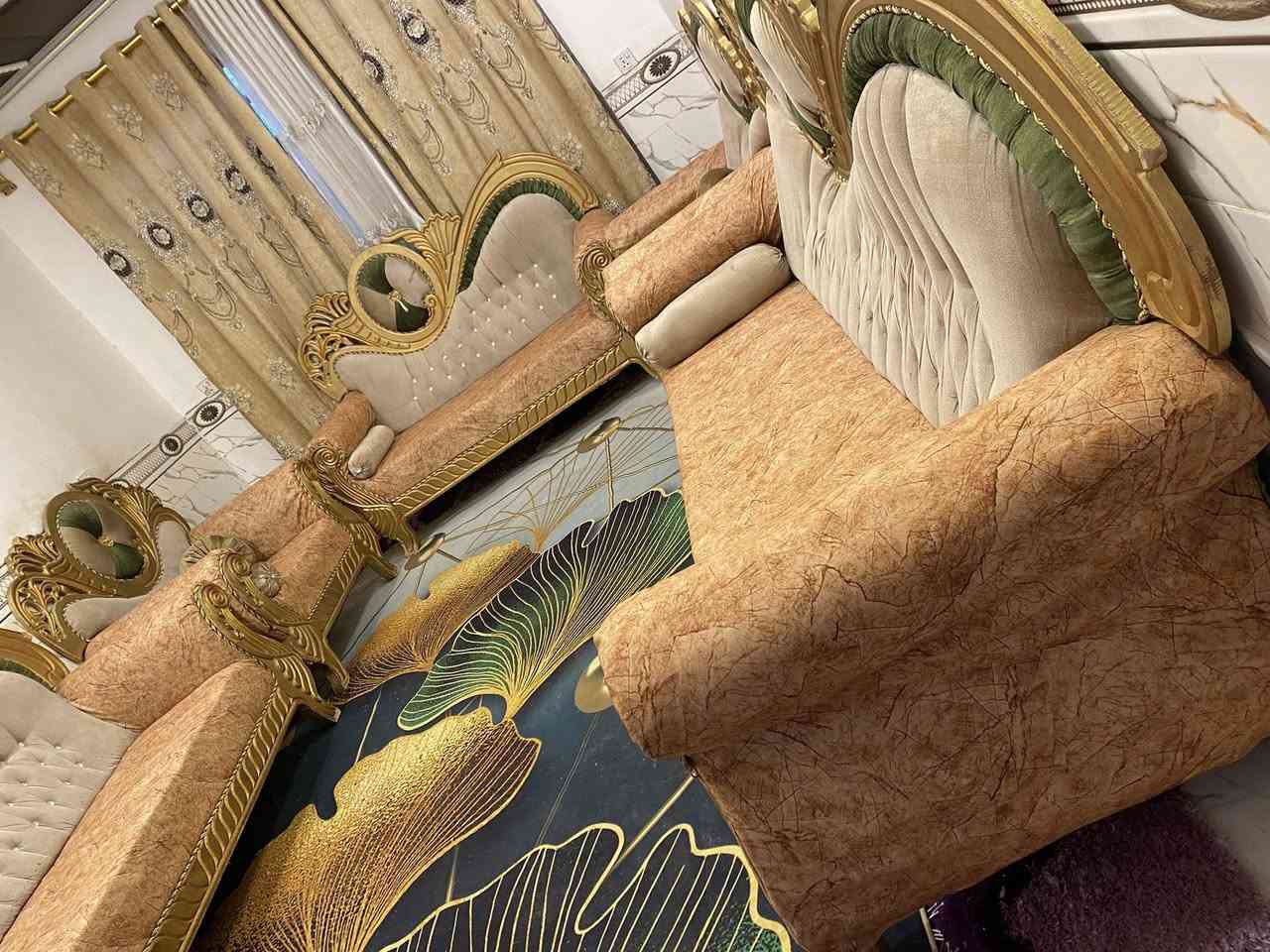 تخم ملكي 13 مقعد نضيف تسكام اي ضرر مابي السعر 425 وبي مجال المكان كربلاء ***********
