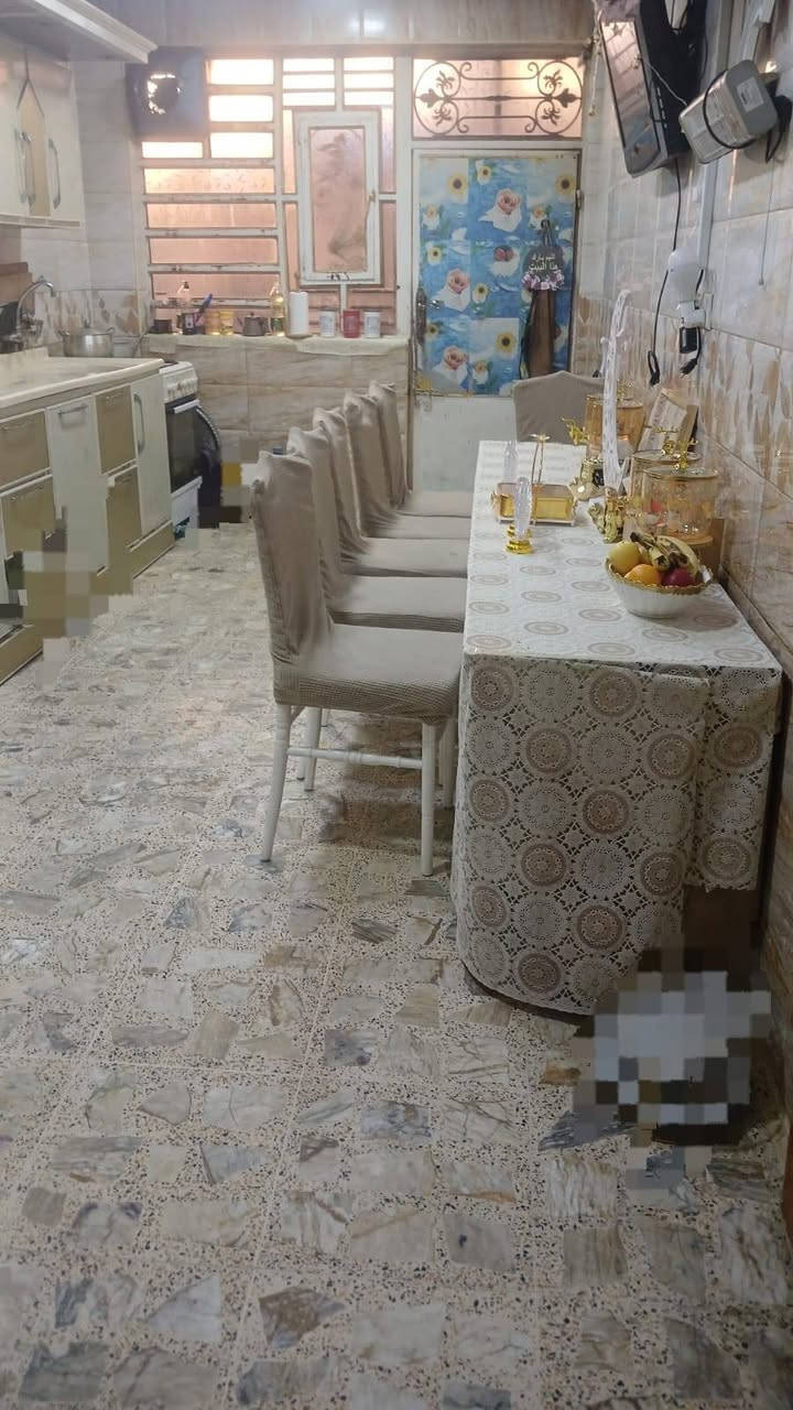 للبيع حي الجمعيه مساحه ١٣٠ متر شارع ١٠م
غرفه وصاله ومطبخ واستقبال وصحيات صب الطابق الثاني غرفه وصاله شيلمان @
***********
