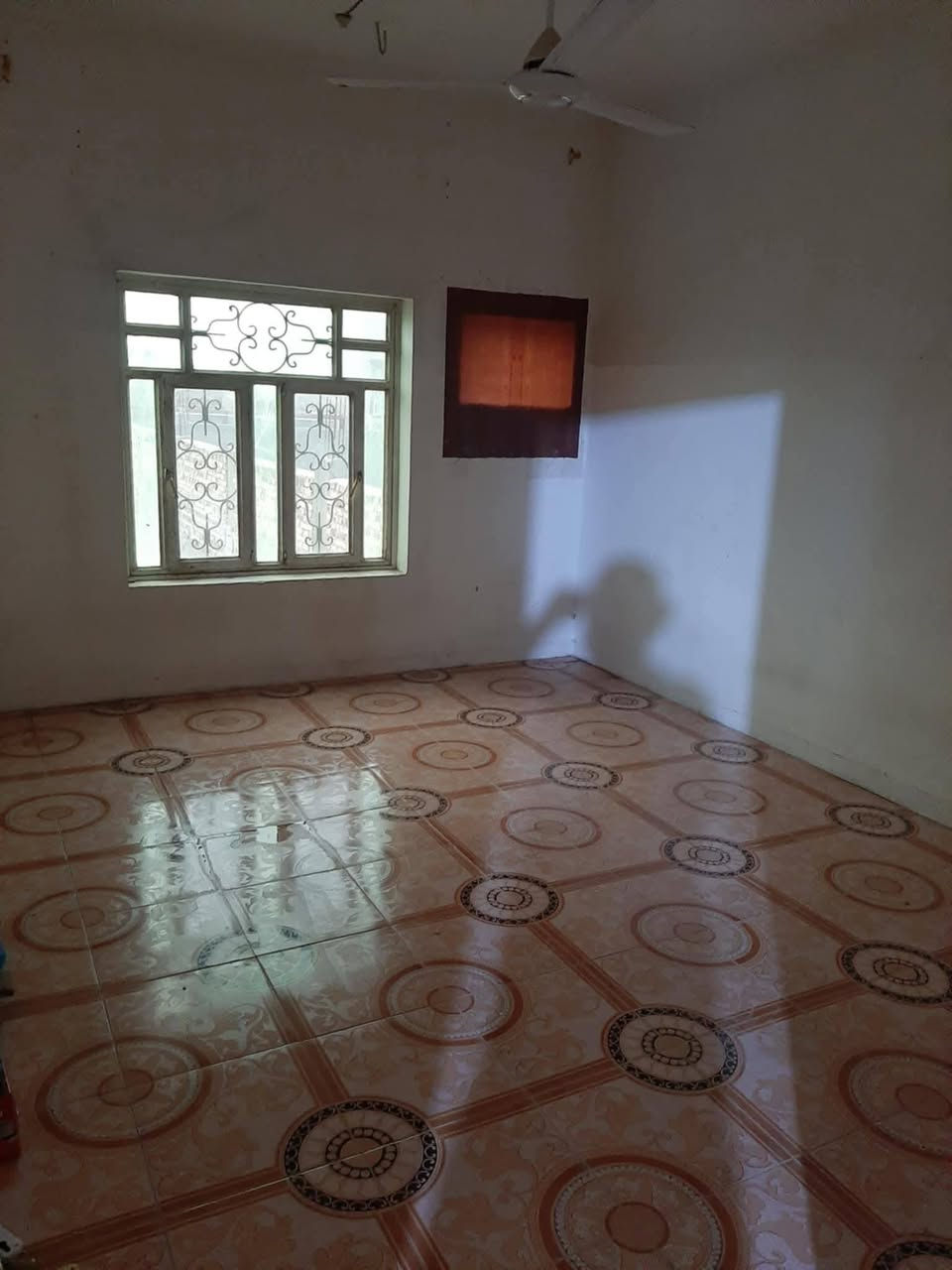 سلام عليكم دار الايجار بيت جديد مساحه 225 ركن  تجاري  سنتر عل 80 مقابل مدينة ألعاب أرض بابل طابق اول تصعد درج واحد  3غرف كلدور مطبخ صاله صحيات او بلكونه درج خارجي جاهز مغاسل تانكي ماطور سخان الا ستفسار عل رقم ***********بي واتساب ايجارة 350
