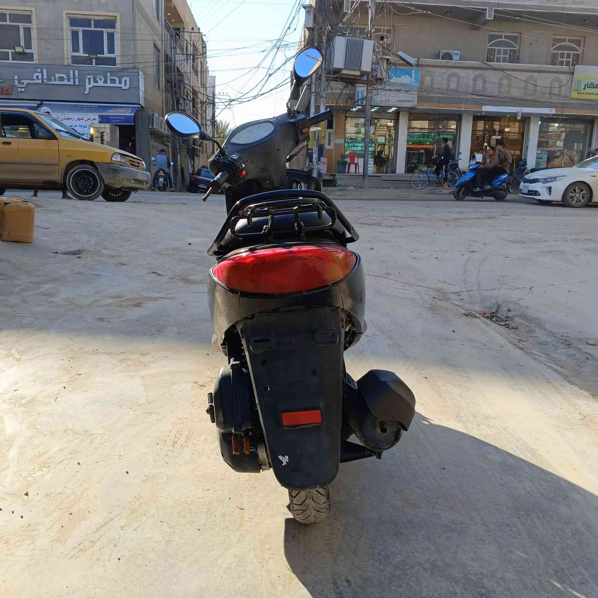 سلام عليكم دراجة اكزز نوزل للبيع
مكينة بلادية ممفتوحة
ادامة كاملة مسويلهة للدراجة
نقص ستنان البنص 
سعر 850 وبيها مجال
العنوان الكاظمية الطي 
وتساب ***********
