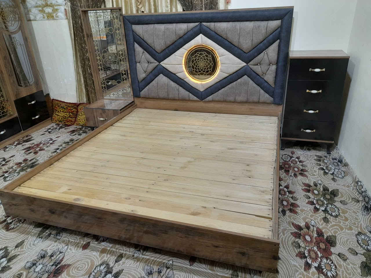 غرفة نوم تركي مستعمل 
السعر ٨٥٠ الف وبيها مجال 
عنوان البصره الزبير 
*********** الزبير, البصرة
