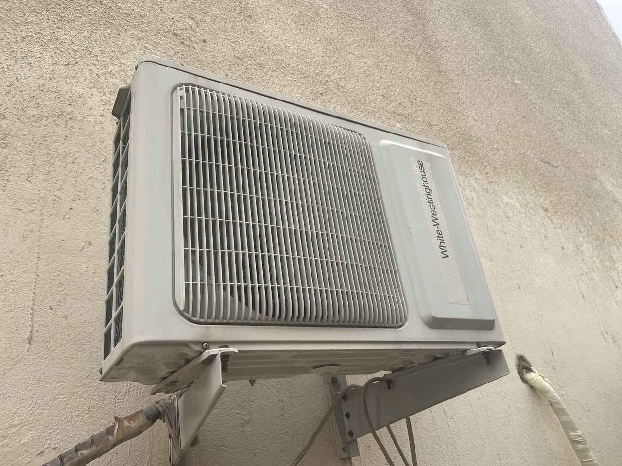 وستنك هاوس امريكي 
واحد طن 
مكفول من فتح البرغي بلادي شركة

بغداد صليخ
***********
