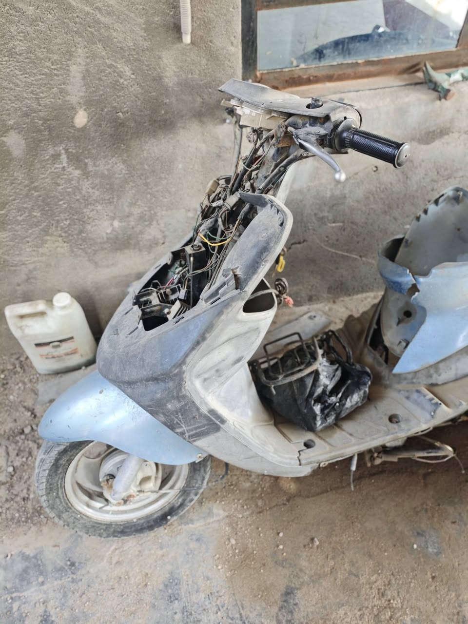 سلام عليكم  دراجه تمشي 80 ما عرف سمه شنو إدراجه طفت ماعرفت  شبيه ابيع كوم حديد قيم بل يرضي الله  عنواني البصره زبير


**إذا كنت صاحب هذا الإعلان وتريد حذفه لأي سبب، رجاءا أرسل رسالة إلى الدعم الفني**