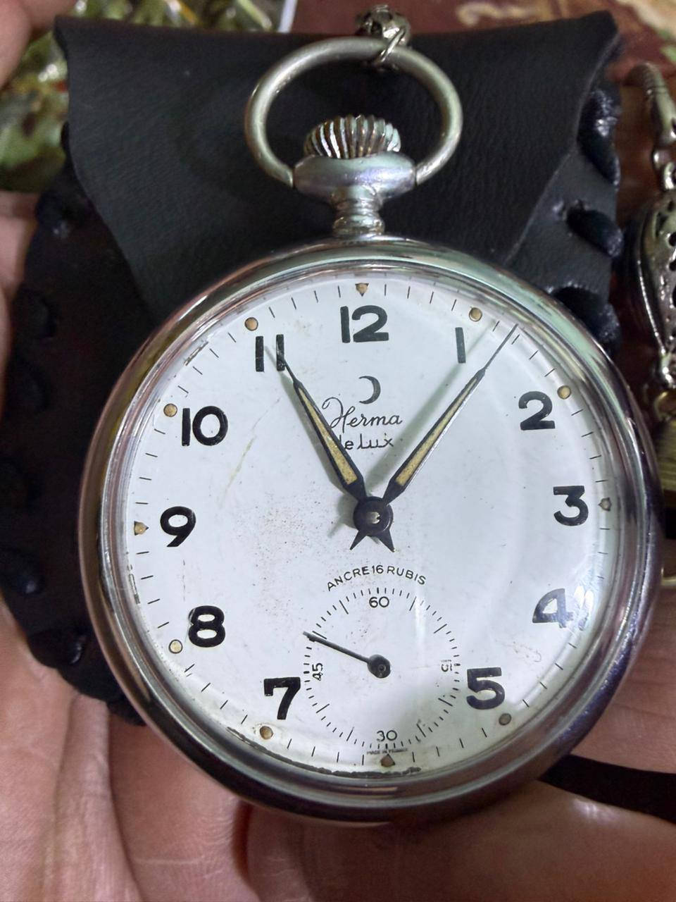 ساعات جيب ماركة سويسري كلهن نظافة100/100  للبيع واكو خدمة توصيل للتصال/*********** بصرة
