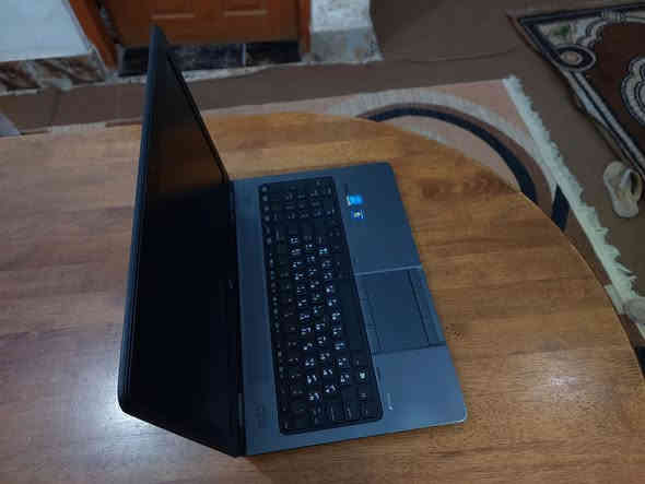 السلام عليكم ... لابتوب بسعر جدا مناسب كور اي  7  ماركة HP ...شاشة حجم 15.6 دقة FULL HD ...كرت شاشة خارجي منفصل من نيفيدا  ...هاردين الاول SSD  256 خاص للنظام والثاني  خزن 500 كيكا  ...رام حجم 12 كيكا...ال لابتوب نظيف  وشحنة ممتاز(بطارية جديدة)  كيبورد ضوئي ملائم للبرامج  والدراسة والاعمال  والالعاب المتوسطة وغيرها مكانه بغداد السعر فقط 175  الف  للاستفسار *********** او ***********
