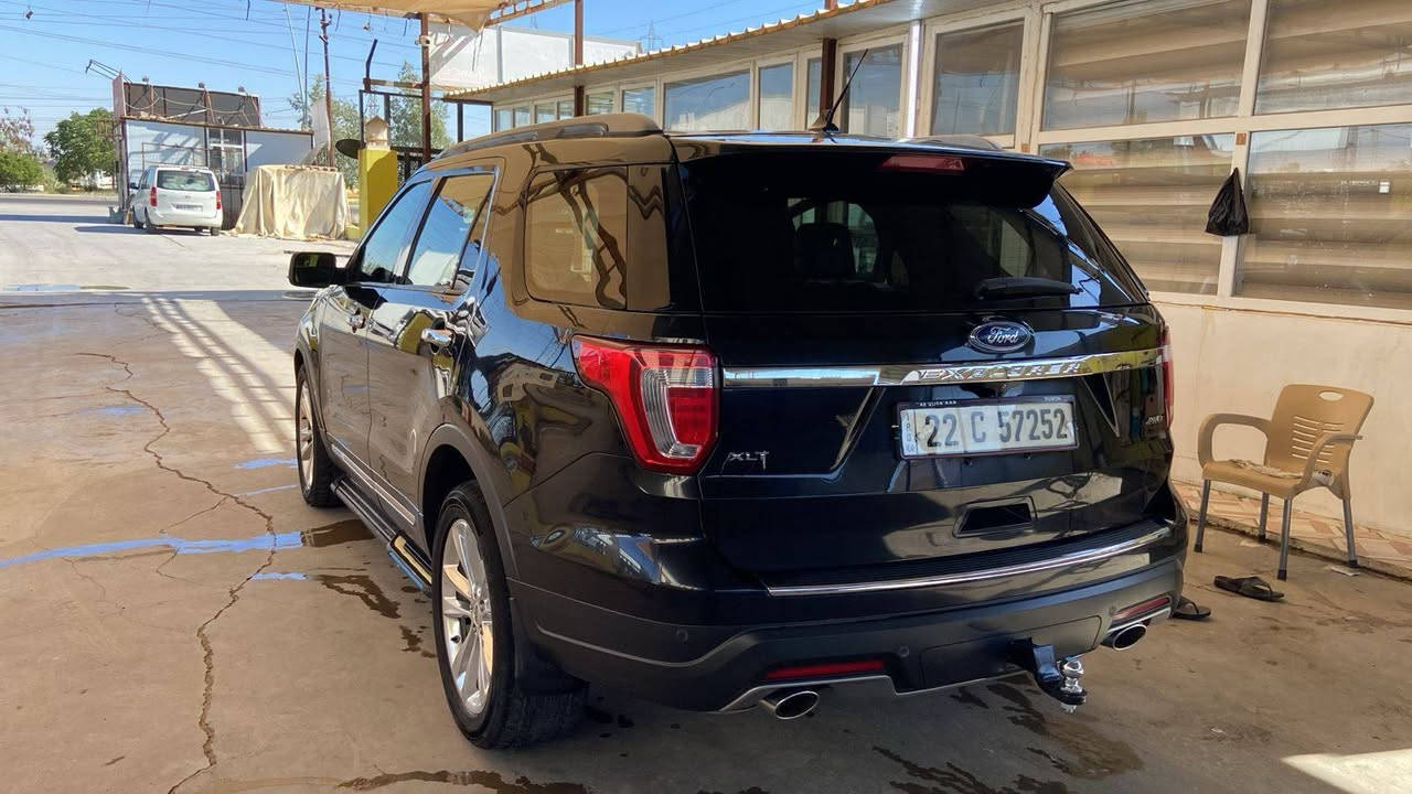 🚘✨ للبيع – فورد إكسبلورر موديل 2018  

📍 المواصفات:  
✅ فول مواصفات – فئة XLT  
⚙️ دبل أكسل – 4X4  
🔧 محرك 6 سلندر حجم 3500  
🌌 سقف بانوراما  
🔑 بصمة أبواب + تشغيل بصمة + تشغيل عن بعد  
🪑 كشنات جلد + كشنات تدفئة + كشن كهربائي  
🪞 مرايات جانبية هيتر  
🎛️ ستيرن تدفئة + تحكم فول  
📦 صندوق كهربائي (فتح وغلق)  
🖥️ شاشة كبيرة + 🎥 كاميرا دوارة  
📡 حساسات أمامية وخلفية + أشاير بالمراية  
✨ يدات نيكل – ليد نهاري – لايتات عدسة مع بلوجكتر  
🎙️ نظام أوامر صوتية + تحديد سرعة  
⚙️ 3 وضعيات قيادة – 8 سماعات داخلية  
❄️ تبريد ثلاث قطع (أمامي – وسط – خلفي) بتحكم منفرد  
💡 تحكم في الإضاءة الداخلية  
📱 نظام SIRI + APPLE CAR PLAY  
🧭 بوصلة + گيجات إلكترونية  
🔐 كود دخول للسيارة  
⚙️ ويل كروم كبير  
📺 شاشات بالكشنات الخلفية + دوسات جانبية  

📄 السيارة كلش نظيفة – ناعمة – مابيها أي نقص  
🛡️ سنوية نافذة – باسمي – شرط التحويل  
⚙️ محرك وكير مكفولين  
🎨 ضرر جاملغ وبونيد فقط بدون دواخل – شرط الفحص  
🔧 الصيانة كاملة بشركة فورد القاصد  

📍 مكان السيارة: بعقوبة  
📞 للتواصل اتصال مباشر: ***********  
💵 السعر المطلوب: 220 وبيه مجال بسيط  

#فورد #اكسبلورر #Explorer_2018 #سيارات_العراق
