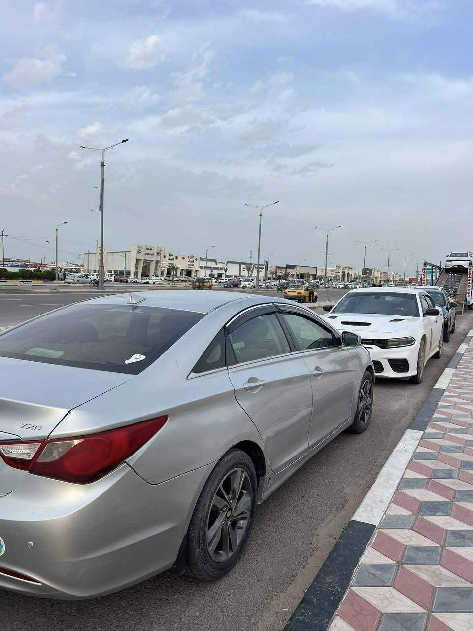 سلام عليكم شباب سوناتا للبيع وارد أمريكي موديل 2012  مكينه 2400 حادث السياره كلش بسيط الجاملغ الخلفي شبر فقط رقم ذي قار راعيه بل بصره سياره كلش حلوه وجاهزه تبريد حداده مكان السياره البصره الهارثه رقم تلفوني ***********
