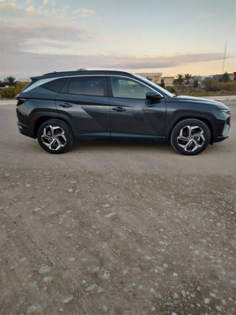 هنادي توسان
موديل 24 
فول مواصفات 
اللون فيراني 
داخل جلد زائد لون اسود 
محرك 2500 طاحونه 
بدون ايرباك 
تحكمات لمس
كشنات تدفئه 
مقعد السائق الكهربائي 
صندوق كهربائي 
ثلاث وضعيات قياده 
شاشه+كامره خلفي
رادار الامامي+ الخلفيه 
سبيار،عده جاك 
سيارة مرقمه
الاستفسار اتصال على الرقم‏‪0771 597 2325
