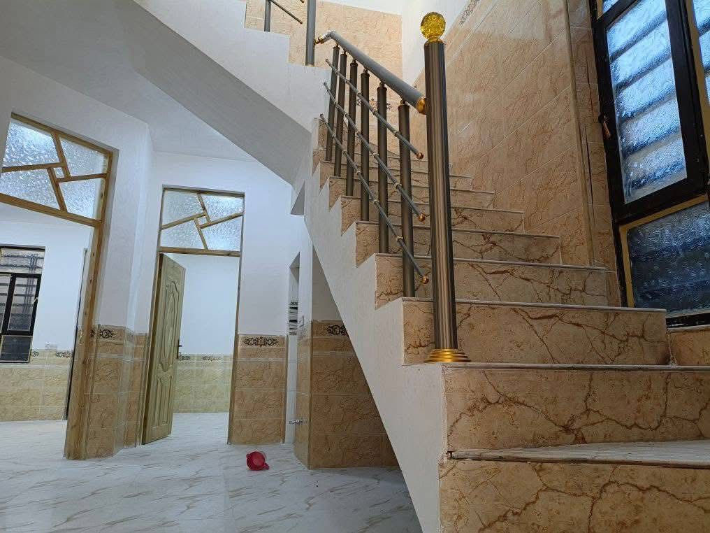 دار سكن ملك صرف مساحه 150 متر بناء حديث سنه 2025طابوگ صب كونكريت طابق واحد غرفتين نوم 
هول مطبخ اسقبال مجمعات صحيه 
ارضيه بورسلين جدران سيراميك 
شغل درجه أولى الدار فارغ تستلم مفتاح 
خدمات كامله 
يباع نقد ويباع مبادره بشرط توفر الاستثناء عند المشتري 
ابو غرق حي الجواد 
الأستفسار الأتصال 
***********
#الدار_المعموره_للعقار 
من لديه عقار ويرغب بالبيع فقط الاتصال 
ولدينا عروض تناسب الجميع
