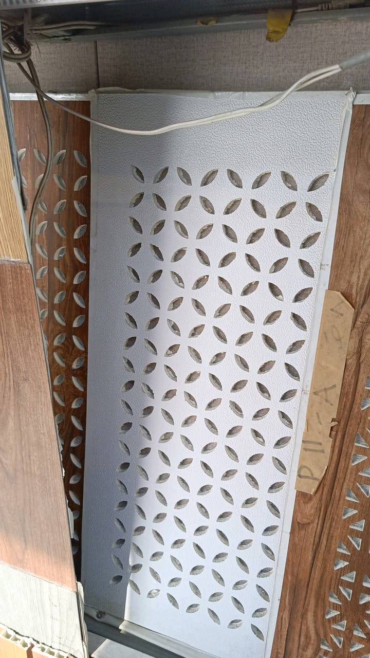 سلام عليكم يتوفر لدينا مواد سقوف ثانوية جملة ومفرد سعر المتر ب 3 ونص ويتوفر لدينا تغليف جداري وبديل الرخام وبديل الخشب وسحبات كورنيش وجبس بورد يتوفر لدينا خدمة التوصيل لجميع مناطق البصرة للاستفسار *********** راسلني واتساب ادزلك الالوان 