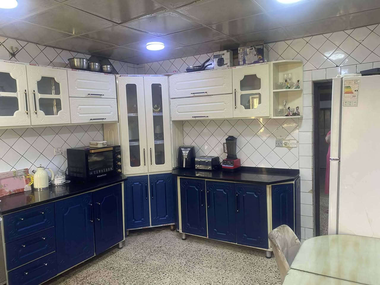 دار لبيع
بغداد محمودية 
حي الموظفين
***********
***********
