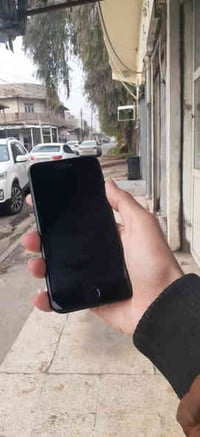 ايفون SE  بيع او مراوس مع ايفون8 بلاص يكون مامبدل شاشة ذاكره 64 💾 بطار...