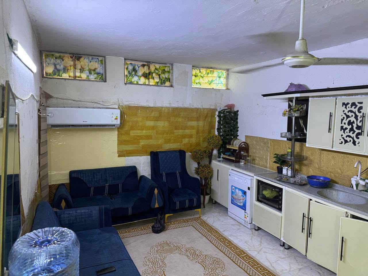 بيت للبيع بناء قديم ومرتب  المساحه 160 متر 
الموقع ال150 الشارع مقابيل ابو جواد 
***********
***********
