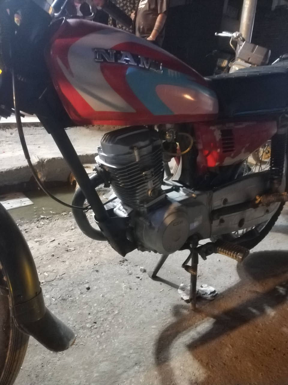 السلام عليكم للبيع دراجه اربعه كير موديل 13 كله بلادي اربعه اوراق بس تعبانه الاوراق شويه للاستفسار الاتصال على ***********  سعر 450 وبيها مجال للشراي
