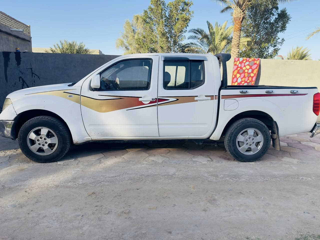 سياره نيفاره للبيع موديل 2014السعر 90وبيها مجال لشراء تواصل ***********
