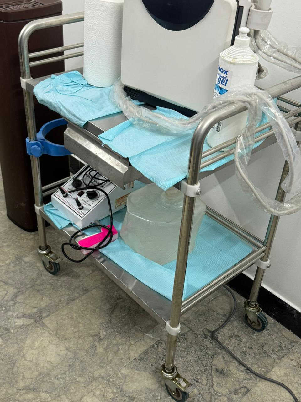 للتواصل ***********
متوفر اثاث عيادة للبيع العيادة في منطقة السيدية تباع كامل او مجزأ 
سدية ب 100 الف
كراسي عيادات ثلاثية عدد3  الواحد ب80الف
ترولي طبي عدد 2 الواحد ب65 الف
حاجز طبي عدد واحد ب50 الف
كرسي جلد مكتبي ثابت عدد 3 الواحد ب30 الف 
جهاز electronic cutter ب50 الف
جهاز تعقيم بالاوزون ب40 الف
جهاز تعقيم اوفن ب30 الف
عدة فحص كاملة للنسائية ب 50 الف
ميز مكتبي كبير مع ملحق مجرات  ب100 الف
ضوء فحص كبير ب50 الف
مراة متحركة كبيرة ب30 الف
سلة مهملات من نوع كبير ومغلفة جوزي عدد2 الواحدة ب40 الف
