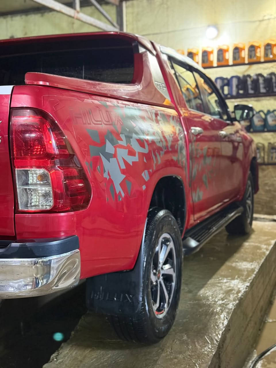 للبيع هايلوكس
موديل 2018 كويتي 

كفاله عامه 6 سلندر رقم بغداد مستلمين سنويه انكليزي باقي بس لوحات السياره ماشيه 100 

كويتي داخل احمر فول السياره مكينه بلاد شرط السياره جاهزه كير ومكينه وتبريد وحداديه وتخم تاير السعر 3 شدات وخمسه وبيها مجال 

مكان السياره النجف الكوفه 

مكلف بنشر رقم صاحب السياره 

***********
